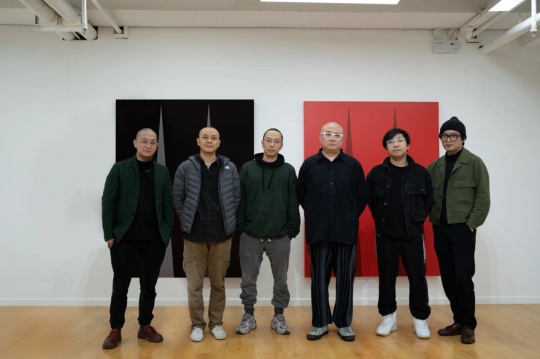 策展人与艺术家合影 左-右 刘成瑞、邱瑞祥、詹翀、雎安奇、张钊瀛、王将
