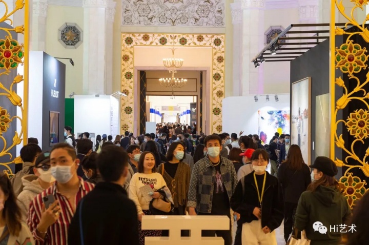 2020年11月,ART021上海廿一当代艺术博览会现场人声鼎沸,堪称“全球最强”
2020年11月,ART021上海廿一当代艺术博览会现场人声鼎沸,堪称“全球最强”
