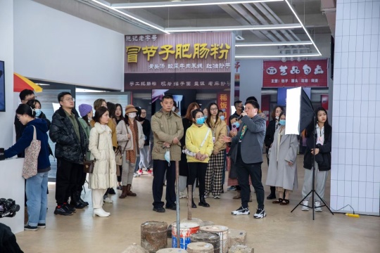 “沙滩哥”何利平为“市井”代言 “沙滩哥”何利平为“市井”代言