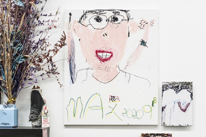 许宏翔工作室,这幅画是儿子画的许宏翔(摄影:董林)
许宏翔工作室,这幅画是儿子画的许宏翔(摄影:董林)