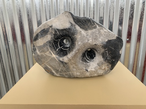 《夜》 32×42×22cm 石 1986
《夜》 32×42×22cm 石 1986
