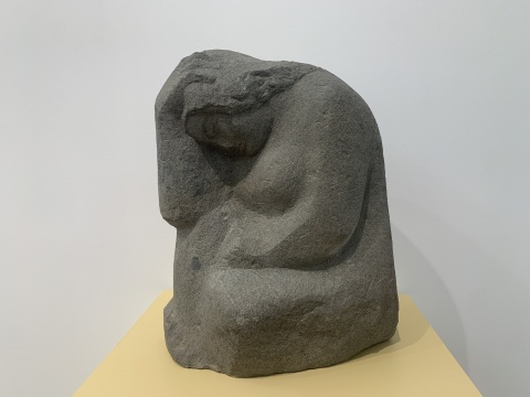 《又添新愁》 46×34×28cm 砂石 1989
《又添新愁》 46×34×28cm 砂石 1989