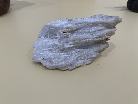 《风》 12x24x10cm 南斯拉夫钟乳石 1988
《风》 12x24x10cm 南斯拉夫钟乳石 1988