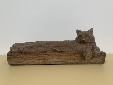《猞猁》 16×40×10cm 木 1979 《猞猁》 16×40×10cm 木 1979