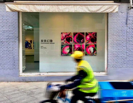 侯佳男个展“发条幻象”展览现场
侯佳男个展“发条幻象”展览现场