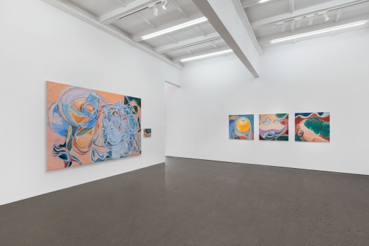 不如跳舞!在郭鸿蔚个展“活泼泼地”中体会愉悦与入迷 不如跳舞!在郭鸿蔚个展“活泼泼地”中体会愉悦与入迷