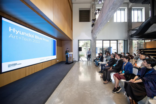 Hyundai Blue Prize Art+Tech 2022 媒体发布会现场 图源:现代汽车文化中心
Hyundai Blue Prize Art+Tech 2022 媒体发布会现场 图源:现代汽车文化中心