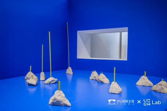 金雨 《虚心竹》 组合尺寸470 x 400 cm 金属、陶瓷、机械装置 2021
金雨 《虚心竹》 组合尺寸470 x 400 cm 金属、陶瓷、机械装置 2021