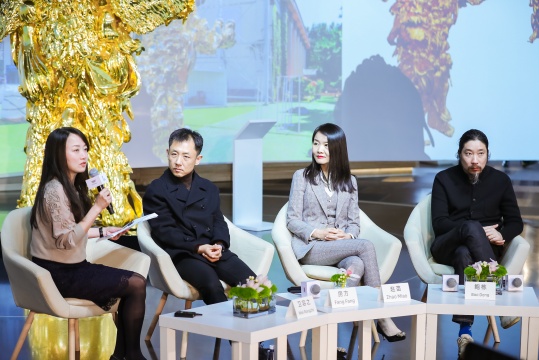 《国际金融报》总编辑助理卫容之在对谈环节进行主持
《国际金融报》总编辑助理卫容之在对谈环节进行主持