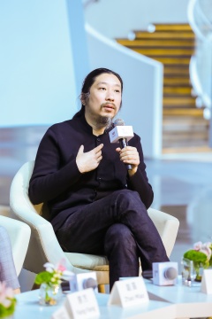 艺术评论家、策展人、北京当代艺术总监 鲍栋在沙龙中进行发言
艺术评论家、策展人、北京当代艺术总监 鲍栋在沙龙中进行发言