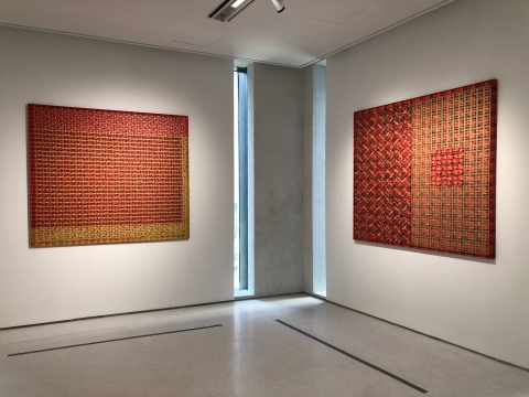 丁乙，《十示 2000-3》 ，2000 ，成 品布面丙烯，140 × 160 cm。图片由 UCCA 尤伦斯当代艺术中心提供。
