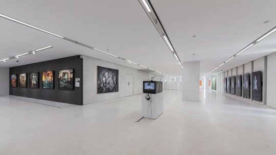 ​“激浪之城：世纪之交的艺术与上海”展览现场，UCCA Edge，2021