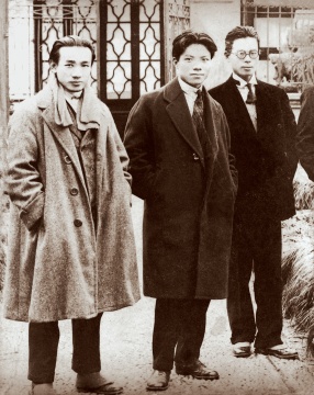 1920年代,吴大羽与林风眠(左)、林文铮(中)
1920年代,吴大羽与林风眠(左)、林文铮(中)