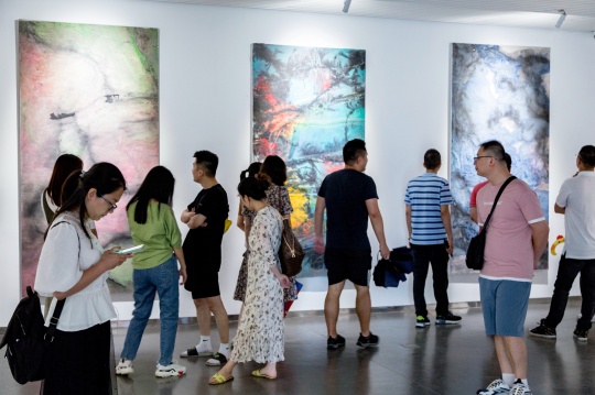 “非常形”霜凝新作展开幕,以抽象艺术重构人文画 “非常形”霜凝新作展开幕,以抽象艺术重构人文画