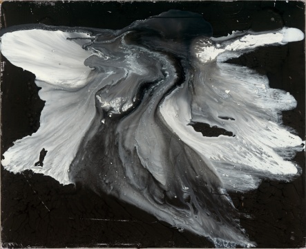 《知白守黑系列-6》 121.1×100.2cm 木板、彩墨、综合材料 2019
《知白守黑系列-6》 121.1×100.2cm 木板、彩墨、综合材料 2019