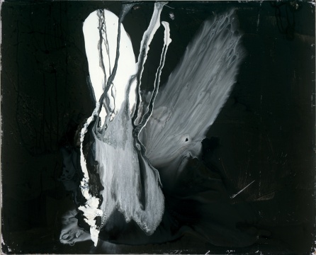 《知白守黑系列-5》 121.1×100.2cm 木板、彩墨、综合材料 2019 《知白守黑系列-5》 121.1×100.2cm 木板、彩墨、综合材料 2019