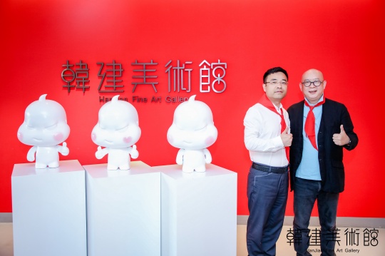 韩建美术馆馆长聂继军(右)
韩建美术馆馆长聂继军(右)