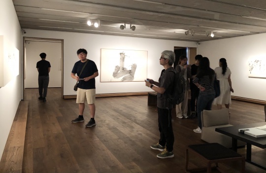 心画:井上有一与李华生 墨斋展览现场
心画:井上有一与李华生 墨斋展览现场