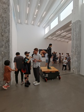《晃瞎你的眼》表演现场
《晃瞎你的眼》表演现场