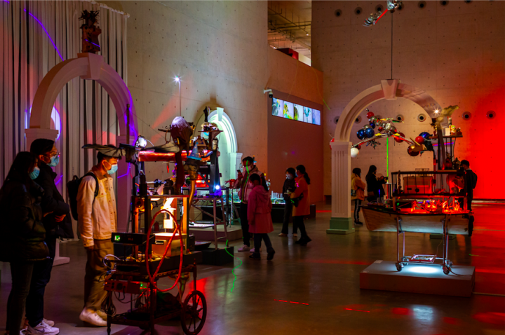 “我一点也不想你—童昆鸟”展览现场，策展人：林书传（2019）

&nbsp;
