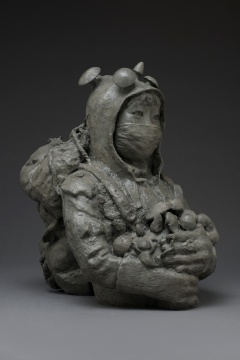 李继开 《背着包袱的人》 40×55×56cm 铸铜化学着色 2020
李继开 《背着包袱的人》 40×55×56cm 铸铜化学着色 2020
