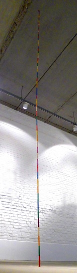 《矗》400cm 粉笔、胶 2014
