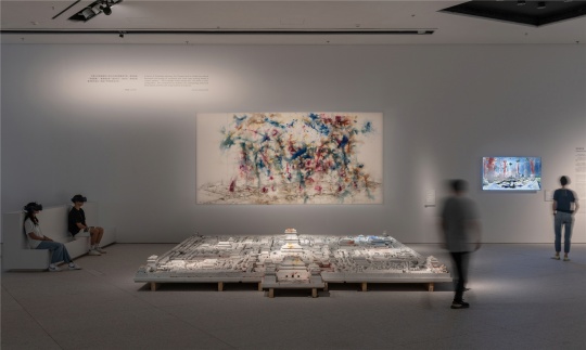 蔡国强《梦游紫禁城》,“远行与归来”浦东美术馆展览现场,2021,顾剑亨摄,蔡工作室提供
蔡国强《梦游紫禁城》,“远行与归来”浦东美术馆展览现场,2021,顾剑亨摄,蔡工作室提供