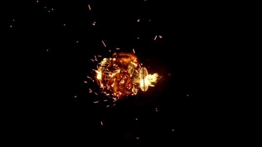 阿彼察邦·韦拉斯哈古 《烟火（风扇）》2016 单路视频、全息投影 8 mins 43 secs 
