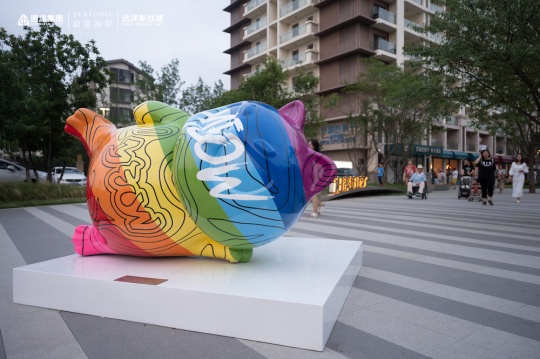 《MEOWMEOWLAND IP 橘座系列》 200×160×190cm 玻璃钢 2021
《MEOWMEOWLAND IP 橘座系列》 200×160×190cm 玻璃钢 2021