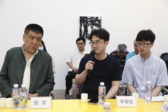 在白盒子艺术馆,读懂李向阳的“抽象绘画” 在白盒子艺术馆,读懂李向阳的“抽象绘画”