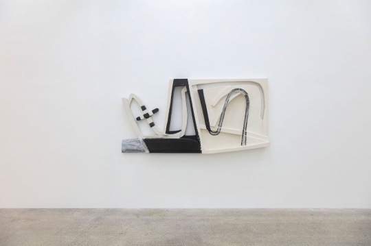 闫博 《无题》 122x240x17cm 综合材料 2020 闫博 《无题》 122x240x17cm 综合材料 2020