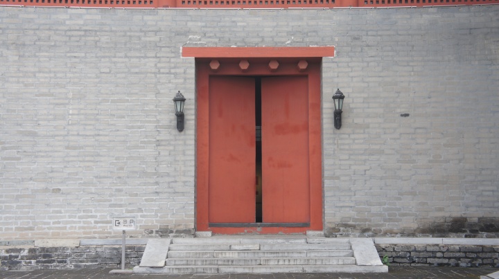曾经位于东便门角楼的红门画廊（1991年、1999年-2017年）

 
