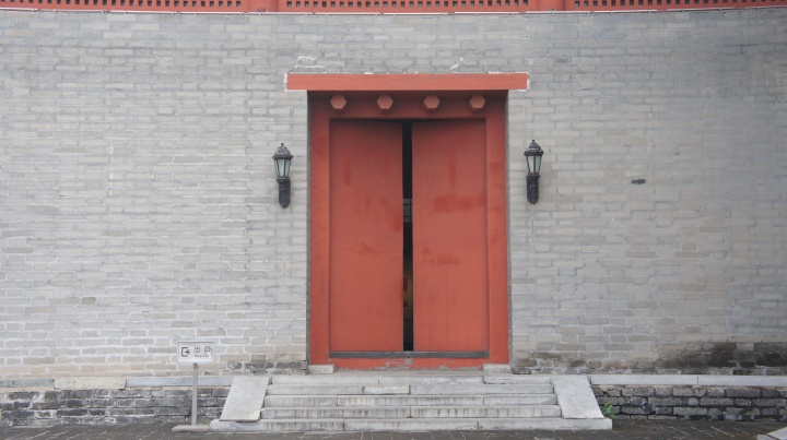 曾经位于东便门角楼的红门画廊(1991年、1999年-2017年)
曾经位于东便门角楼的红门画廊(1991年、1999年-2017年)