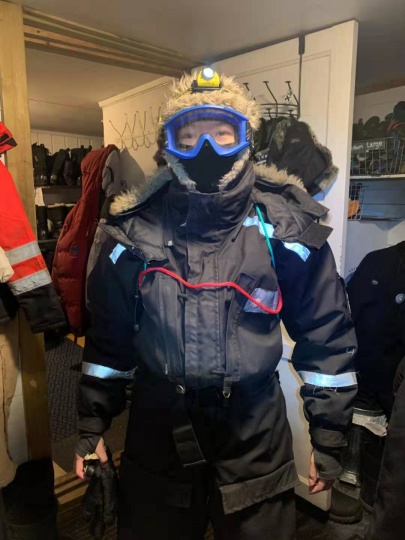 2019年，田恒在斯瓦尔巴见证了极夜里的狗拉雪橇出行（图片提供：田恒）
