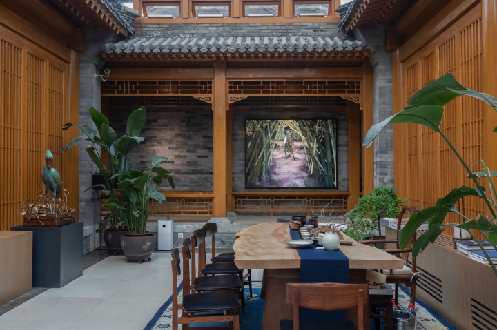 儿时的哥哥傅亨和傅瑶（图片提供：傅瑶）
