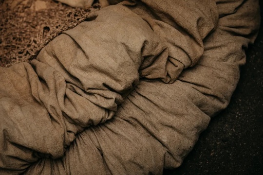 马可《无用之土地》展览现场
对土地深厚的情感和对人类终极的关怀,是马可一直在创作中贯彻的理念。以马可在异地他乡的旅途为背景,展现了她眼中的世界的本质。
马可《无用之土地》展览现场
对土地深厚的情感和对人类终极的关怀,是马可一直在创作中贯彻的理念。以马可在异地他乡的旅途为背景,展现了她眼中的世界的本质。