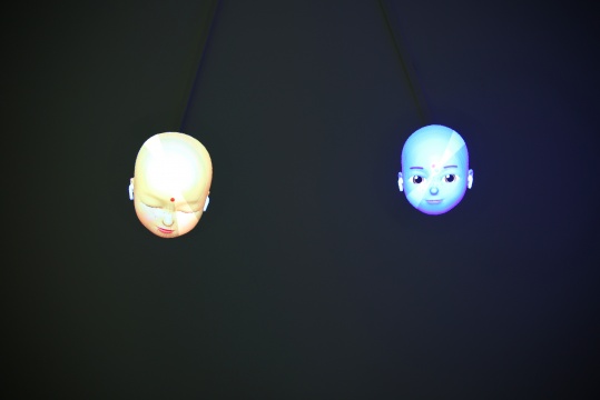 《Sun Boy》0'17'' LED全息投影、数字影像 2021
《Sun Boy》0'17'' LED全息投影、数字影像 2021