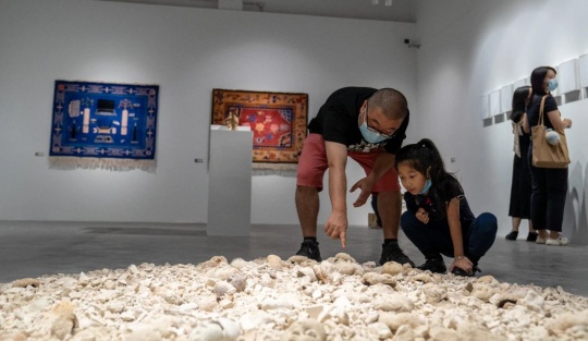 “手感”中央美术学院实验艺术学院青年教师展，一次对陶瓷材料与工艺的实验性探索
