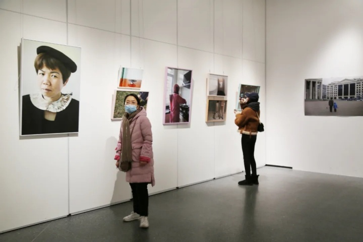 “液态-第二届1839摄影奖获奖作品展”在西安美术馆展出
“液态-第二届1839摄影奖获奖作品展”在西安美术馆展出