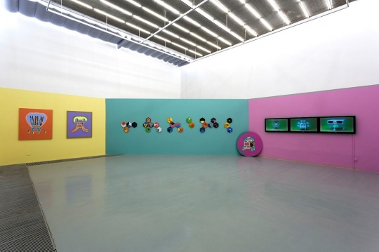 “壳” 2015
在“壳”系列作品里,阿斯巴甜把Gif这种在网络盛行循环播放的小动图用时尚的糖果色亚克力包装起来,并且制作了3D机器人携带上Gif
“壳” 2015
在“壳”系列作品里,阿斯巴甜把Gif这种在网络盛行循环播放的小动图用时尚的糖果色亚克力包装起来,并且制作了3D机器人携带上Gif