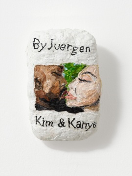 苏菲·巴伯，《金和肯伊的无舌之吻》13.2x8.9x4cm  2021，布面油画，X 美术馆馆藏