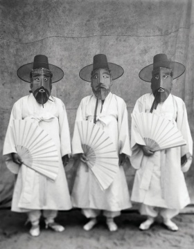 选自《面具》系列,2002-2003
收藏级艺术微喷,112 x 89 cm
选自《面具》系列,2002-2003
收藏级艺术微喷,112 x 89 cm