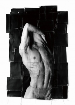 选自《初始》系列,1991-1993
明胶银盐,线,纸,135 x 95 cm
选自《初始》系列,1991-1993
明胶银盐,线,纸,135 x 95 cm