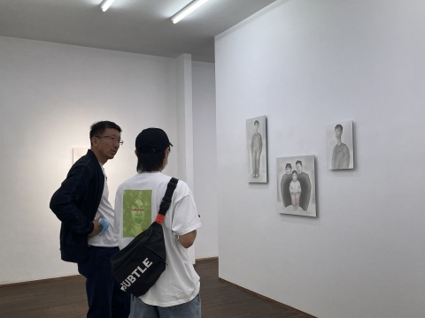 劳家辉是如何分裂成劳大伦的? 劳家辉是如何分裂成劳大伦的?