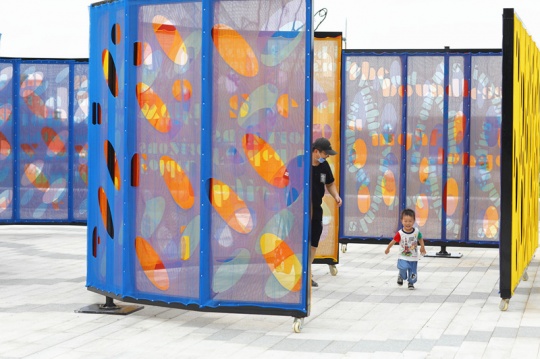 拉斐尔·多梅内克《基本旋转,上海,鱼贯而入》 H255×900×400cm/H255×278×557cm/H255×450×400cm/H255×557cm 金属框架、激光切割建筑碎片网 2021
拉斐尔·多梅内克《基本旋转,上海,鱼贯而入》 H255×900×400cm/H255×278×557cm/H255×450×400cm/H255×557cm 金属框架、激光切割建筑碎片网 2021