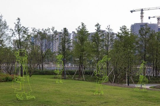 刘毅《春语者》 H200-230cm 钢筋 , 草,钢板,油漆 2014
刘毅《春语者》 H200-230cm 钢筋 , 草,钢板,油漆 2014