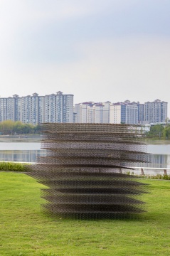 艾域克·柏达《库比肯3.3》H240×240×210cm 钢、尼龙 2017
艾域克·柏达《库比肯3.3》H240×240×210cm 钢、尼龙 2017