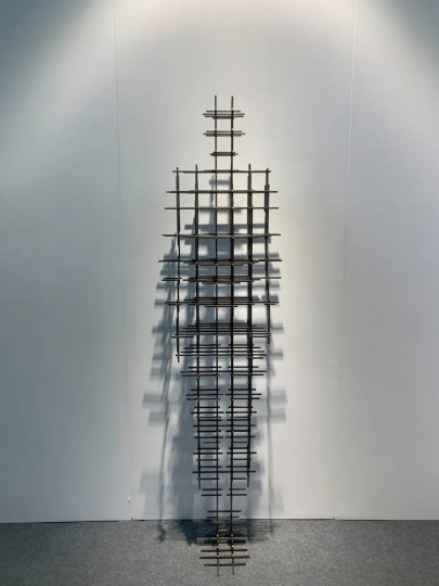 安东尼·葛姆雷 《组 VI》195×51.5×33cm 铸铁 2020
安东尼·葛姆雷 《组 VI》195×51.5×33cm 铸铁 2020