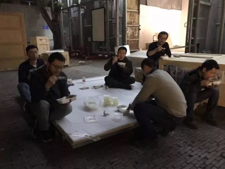 2018年在隋建国个展“'体系':隋建国 2008—2018”布展 深圳OCAT
2018年在隋建国个展“'体系':隋建国 2008—2018”布展 深圳OCAT