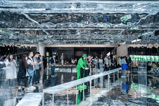 何云昌个展“千重影”现场,山中天艺术中心(摄影:杨丽)
何云昌个展“千重影”现场,山中天艺术中心(摄影:杨丽)